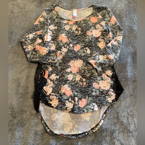 No Boundaries Tops No Boundaries Knit Floral Top Poshmark